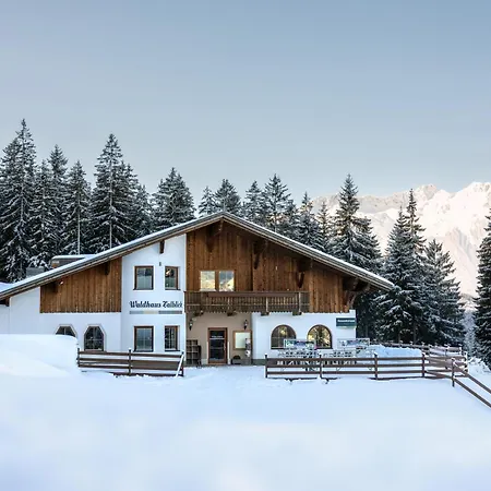 Waldhaus Talblick 여관 *