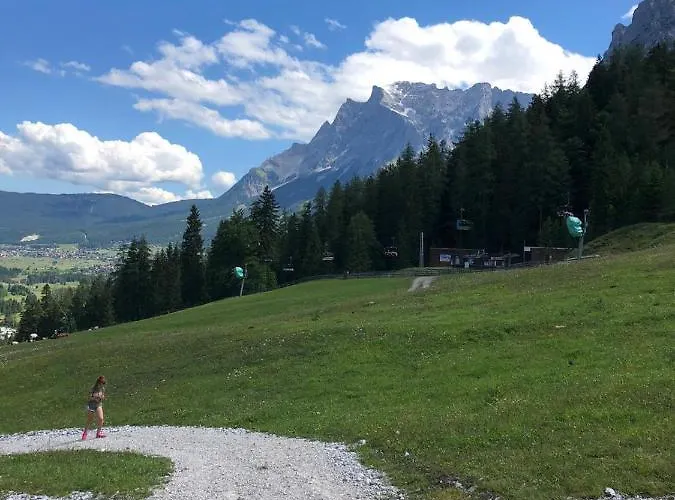 Waldhaus Talblick * ببيرفيير